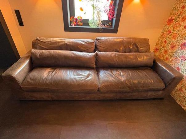 Grote leren bank - comfortabel en stijlvol, Huis en Inrichting, Banken | Bankstellen, Ophalen, 250 tot 300 cm, Gebruikt, 100 tot 125 cm