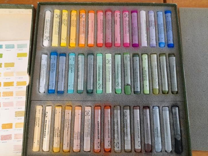 Doos rembrandt pastelkrijt 45 st - soft pastels pastel rond, Hobby en Vrije tijd, Tekenen, Overige typen, Ophalen of Verzenden
