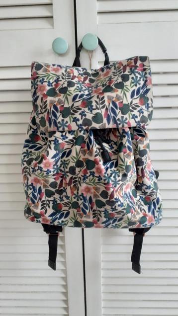 Mooie handige rugtas - Bloemen beschikbaar voor biedingen