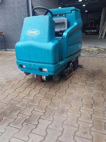 Tennant 7100 schrobmachine beschikbaar voor biedingen