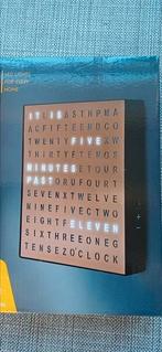 Woordklok nieuw in verpakking brons en zwart, Huis en Inrichting, Woonaccessoires | Klokken, Ophalen of Verzenden, Nieuw, Wandklok