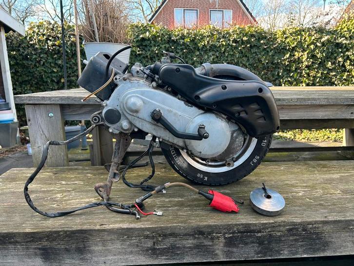 Piaggio 50cc blokje AC, Fietsen en Brommers, Brommeronderdelen | Scooters, Zo goed als nieuw, Piaggio, Blok, Ophalen