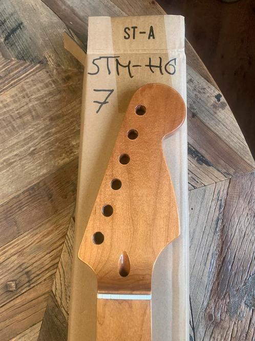 Stratocaster hals “ STM-HG 7” Roasted Maple hoogglans poly, Muziek en Instrumenten, Instrumenten | Onderdelen, Zo goed als nieuw