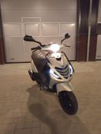 Piaggio Zip 4T Scooter Glans Zilver FULL OPTION (Brom), Fietsen en Brommers, Snorfietsen en Snorscooters, Ophalen, Zo goed als nieuw