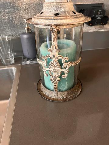 Rustieke Kandelaar met Kaars beschikbaar voor biedingen