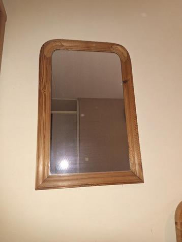 Antieke spiegel beschikbaar voor biedingen