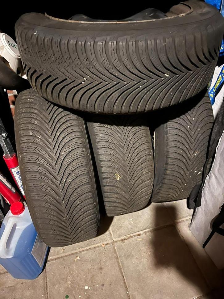 Set winterbanden met stalen velg 16 inch, Auto-onderdelen, Banden en Velgen, Banden en Velgen, Winterbanden, 16 inch, 205 mm, Personenwagen