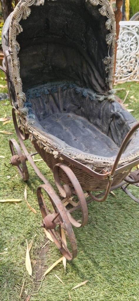 Antieke poppenwagen(midden 20e eeuw)Beer(van stro)*Brocante, Antiek en Kunst, Curiosa en Brocante, Ophalen of Verzenden