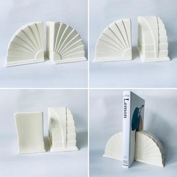 Memphis stijl 1980’s Keramiek Boekensteunen creme wit beschikbaar voor biedingen