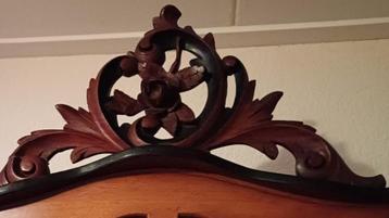 Horrix/willem III notenhouten hang vitrinekastje beschikbaar voor biedingen