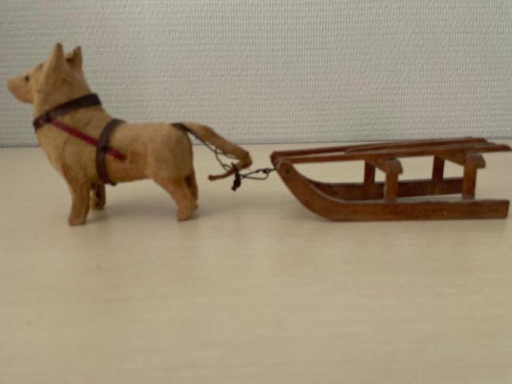 Vintage speelgoed hondje met houten slee, Antiek en Kunst, Antiek | Speelgoed, Ophalen