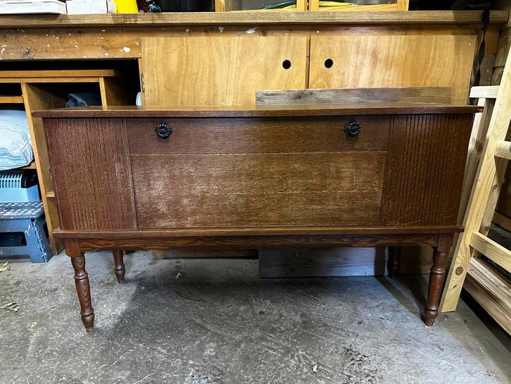 Vintage Houten Dressoir met Platenspeler en radio, Huis en Inrichting, Kasten | Dressoirs, Gebruikt, 100 tot 150 cm, 25 tot 50 cm
