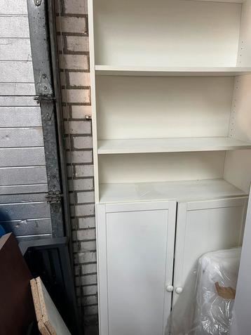 Boekenkast met deurtjes (2x)