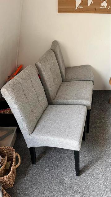 4 licht grijze stoffen stoelen van de pronto beschikbaar voor biedingen