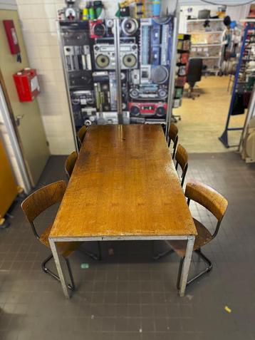 vintage tafel met 6 stoelen