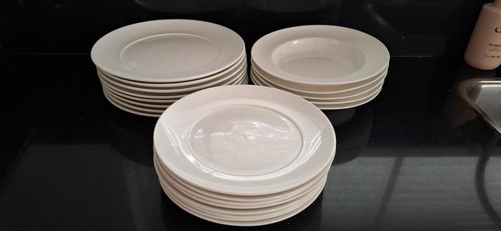 Diverse witte borden - set, Huis en Inrichting, Keuken | Servies, Gebruikt, Bord(en), Effen, Aardewerk, Ophalen