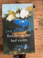 Jan Siebelink - Knielen op een bed violen, Jan Siebelink, Ophalen of Verzenden, Zo goed als nieuw, Nederland