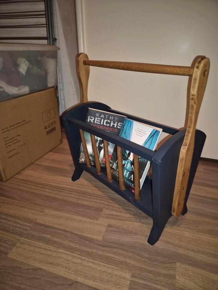 Eikenhouten tijdschriftenrek, Huis en Inrichting, Woonaccessoires | Krantenbakken en Lectuurbakken, Ophalen