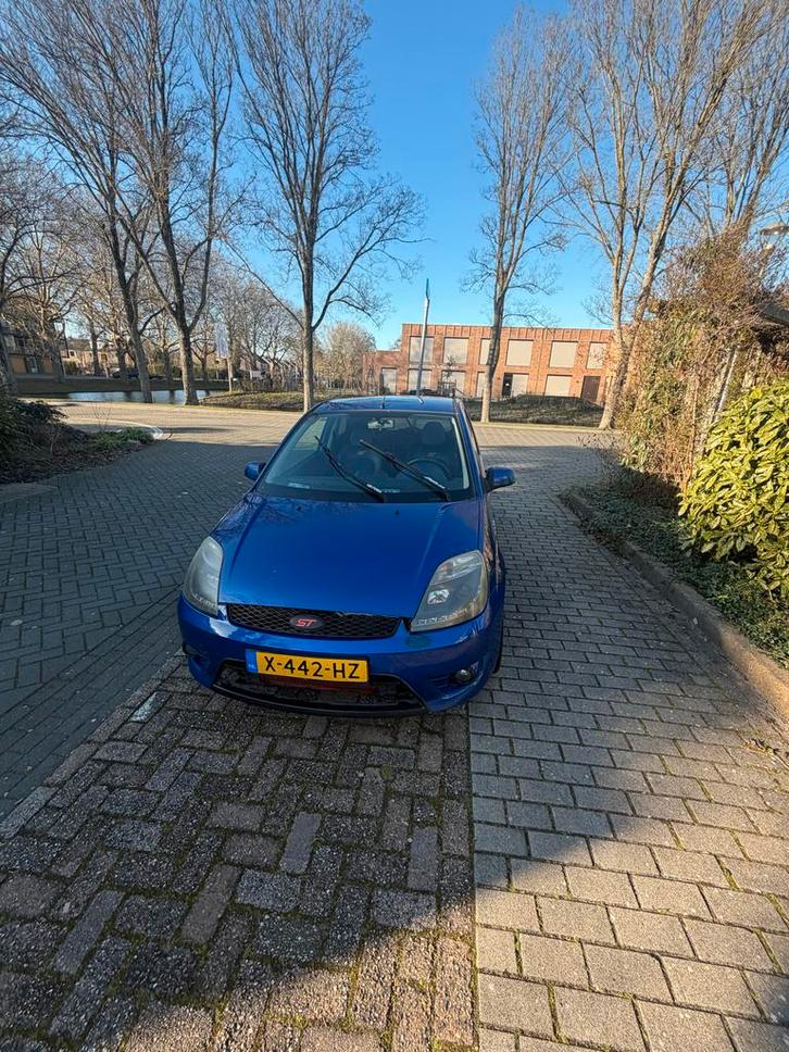 Ford 2005 Blauw, Auto's, Ford, Benzine, Hatchback, Geïmporteerd, Blauw, Ophalen