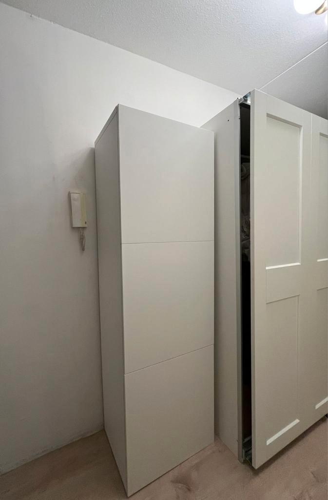 IKEA BESTÅ kast wit met deuren, Huis en Inrichting, Kasten | Kledingkasten, Zo goed als nieuw, 25 tot 50 cm, Glas, Ophalen