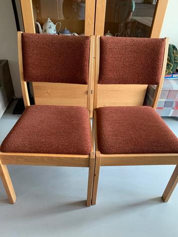 6 nette stoelen  beschikbaar voor biedingen