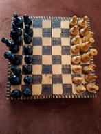 Houten bewerkt schaakspel, Hobby en Vrije tijd, Gezelschapsspellen | Bordspellen, Ophalen, Zo goed als nieuw