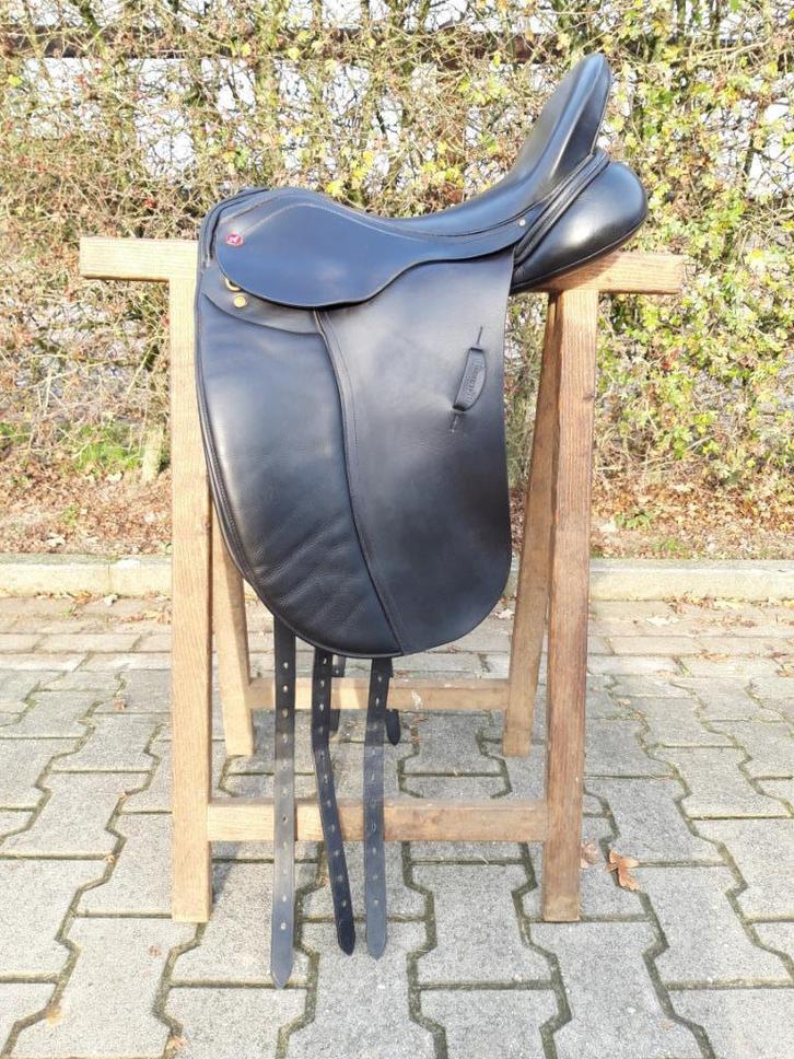 Albion dressuurzadel ( SLK 2 ) 17 inch, Dieren en Toebehoren, Paarden en Pony's | Zadels, Zo goed als nieuw, Dressuur, Ophalen