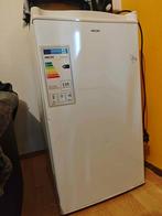 Mini fridge with freezer compartment, Witgoed en Apparatuur, Ophalen, Gebruikt, Met vriesvak, Minder dan 45 cm