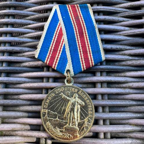 Sovjet Medaille Leningrad 250 Jaar, Verzamelen, Militaria | Algemeen, Lintje, Medaille of Wings, Overige gebieden, Ophalen of Verzenden