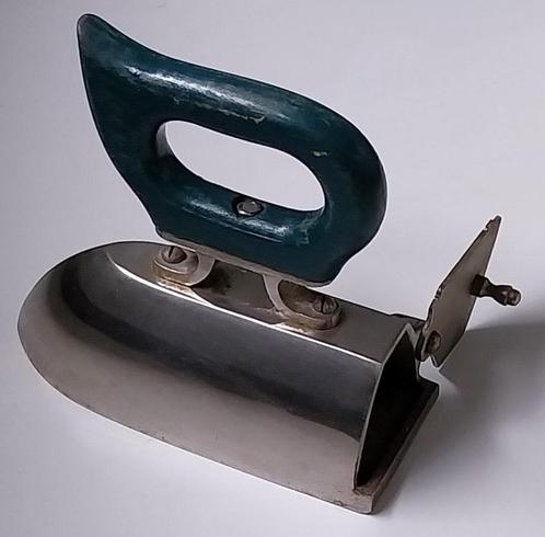 Antieke kolenstrijkbout/Strijkijzer met kolencompartiment, Antiek en Kunst, Antiek | Gereedschap en Instrumenten, Ophalen of Verzenden