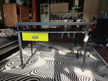 Vintage 70s bureau  beschikbaar voor biedingen