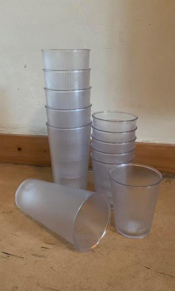 Mooie stevige set (herbruikbare) hardplastic bekers beschikbaar voor biedingen