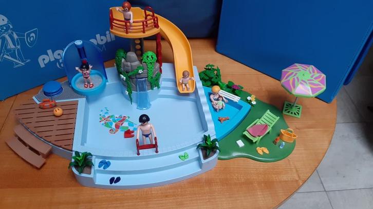 vakantie camping 4858 zwembad met glijbaan ALS NIEUW, Kinderen en Baby's, Speelgoed | Playmobil, Zo goed als nieuw, Complete set