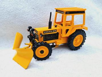 William Britains Volvo BM tractor gele industrie uitvoering beschikbaar voor biedingen