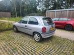 AUTOMAAT Opel Corsa 1.2 I 16V 3D AUT 2000 Grijs, Auto's, 450 kg, Origineel Nederlands, 30 €/maand, Zilver of Grijs