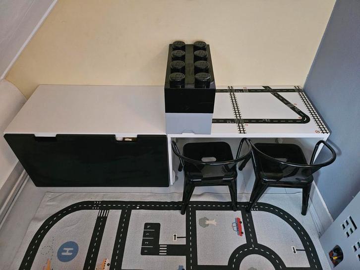 Stuva Speeltafel Bureau met Stoeltjes - Scandinavisch, Kinderen en Baby's, Kinderkamer | Tafels en Stoelen, Zo goed als nieuw