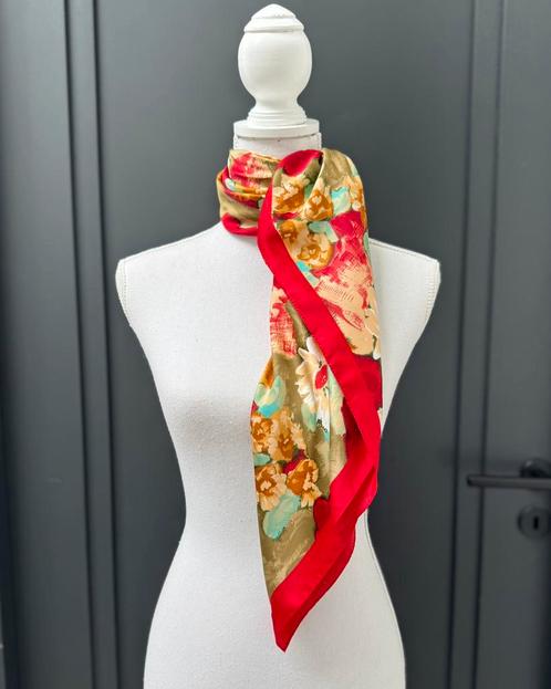 Vintage florale grote sjaal, Kleding | Dames, Mutsen, Sjaals en Handschoenen, Zo goed als nieuw, Sjaal, Ophalen of Verzenden