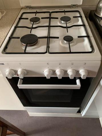 Te koop een ETNA  gasfornuis met oven  beschikbaar voor biedingen