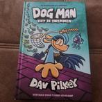 Dav Pilkey - Dog Man ziet ze zwemmen, Ophalen of Verzenden, Zo goed als nieuw, Dav Pilkey