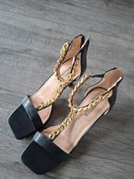 Elegante Zwarte Hakken met Gouden Ketting, Primark, Zwart, Ophalen of Verzenden, Zo goed als nieuw