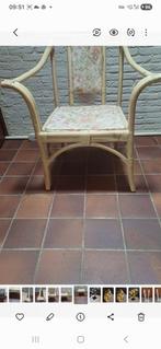 Stoel en bijpasende tafel, Huis en Inrichting, Fauteuils, Ophalen, Gebruikt, 50 tot 75 cm, Riet of Rotan