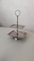 Vintage etagère met mooie details, Huis en Inrichting, Woonaccessoires | Etagères, Ophalen of Verzenden, Zo goed als nieuw