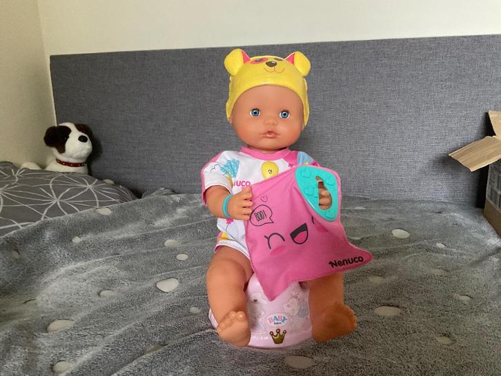 Nenuco interactieve baby pop + plaspotje met geluid, Kinderen en Baby's, Speelgoed | Poppen, Gebruikt, Babypop, Ophalen of Verzenden