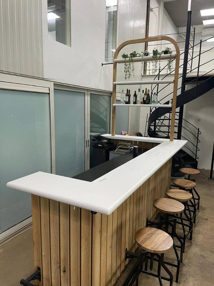 Complete bar met tap, koelkasten & krukken - prachtig design, Huis en Inrichting, Barren, Zo goed als nieuw, Inclusief barstoelen