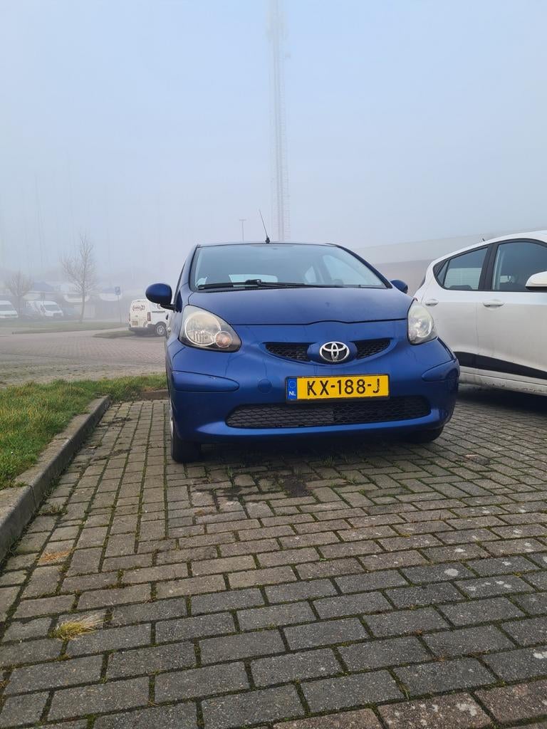 Toyota Aygo 1.0 12V Vvt-i 3DRS MMT 2007 Blauw, Auto's, Toyota, Voorwielaandrijving, 68 pk, Handgeschakeld, Grijs