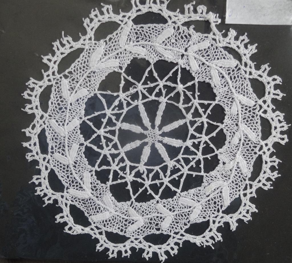 BRUSSELS KANT MOOI! * Klein Kleedje *, Antiek en Kunst, Antiek | Kleden en Textiel, Verzenden