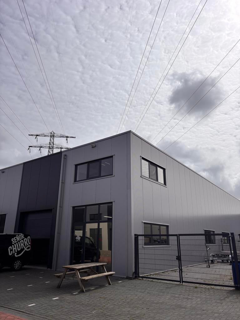 Complete bedrijfsruimte (opslag + kantoor + faciliteiten), 50 m², Huur, Bedrijfsruimte