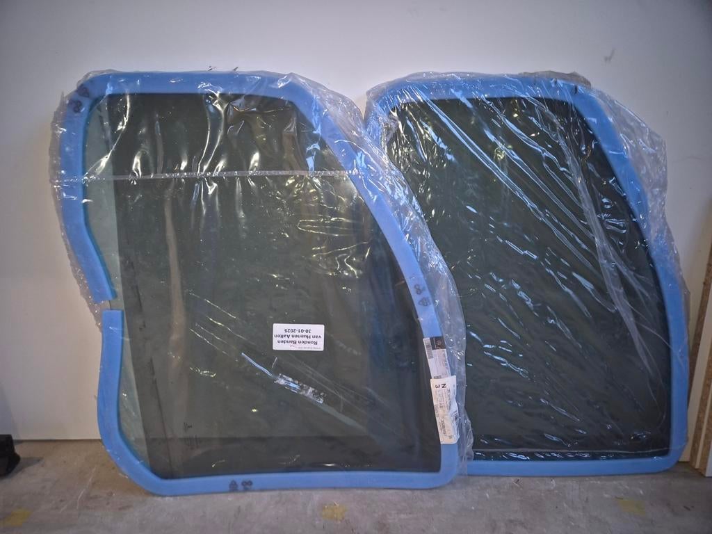 Donkere Ramen voor deuren van een mercedes vito, Ophalen of Verzenden