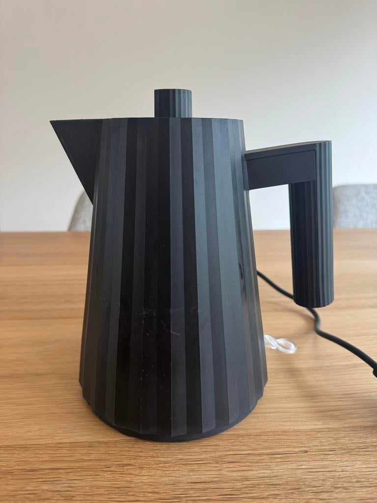 Alessi Plissé Waterkoker Zwart 1.7L, 1 tot 2 liter, Ophalen, Zo goed als nieuw