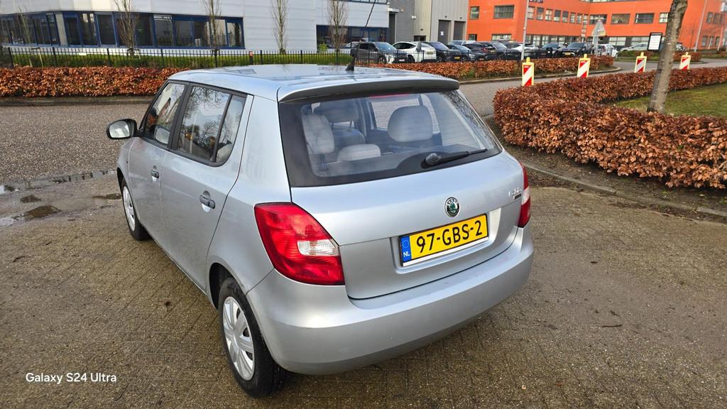 Skoda Fabia 1.2 5 DEURS NIEUWE MODEL RIJDT PERFECT!, Auto's, Skoda, Voorwielaandrijving, 60 pk, 1198 cc, Origineel Nederlands